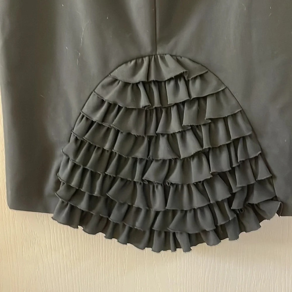 Trina Turk ruffle pencil skirt lace size 4 date night wedding attire - Picture 4 of 5